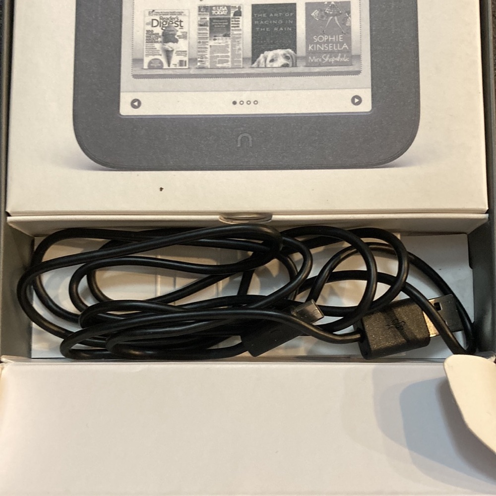 Brand new Nook tabled for reading - Picture 4 of 5